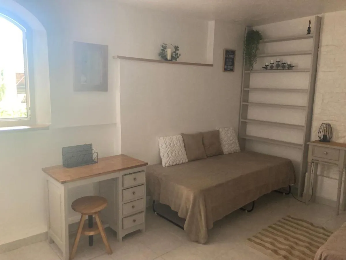 Gite Abeille-Soleil Saint-Nicolas-de-la-Grave 0*,  フランス
