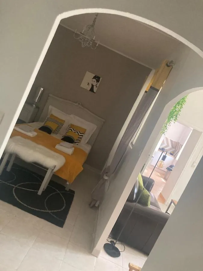 Gite Abeille-Soleil Saint-Nicolas-de-la-Grave 0*,  フランス